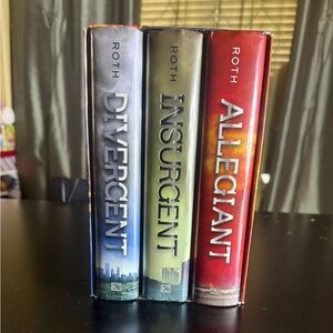 Divergent💥SOLD OUT💥Series Hard Covers Book Set #1 New York Times Best Selling